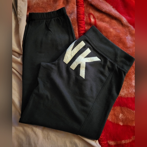 Vs pink vintage sweatpants, size large. - Picture 8 of 11